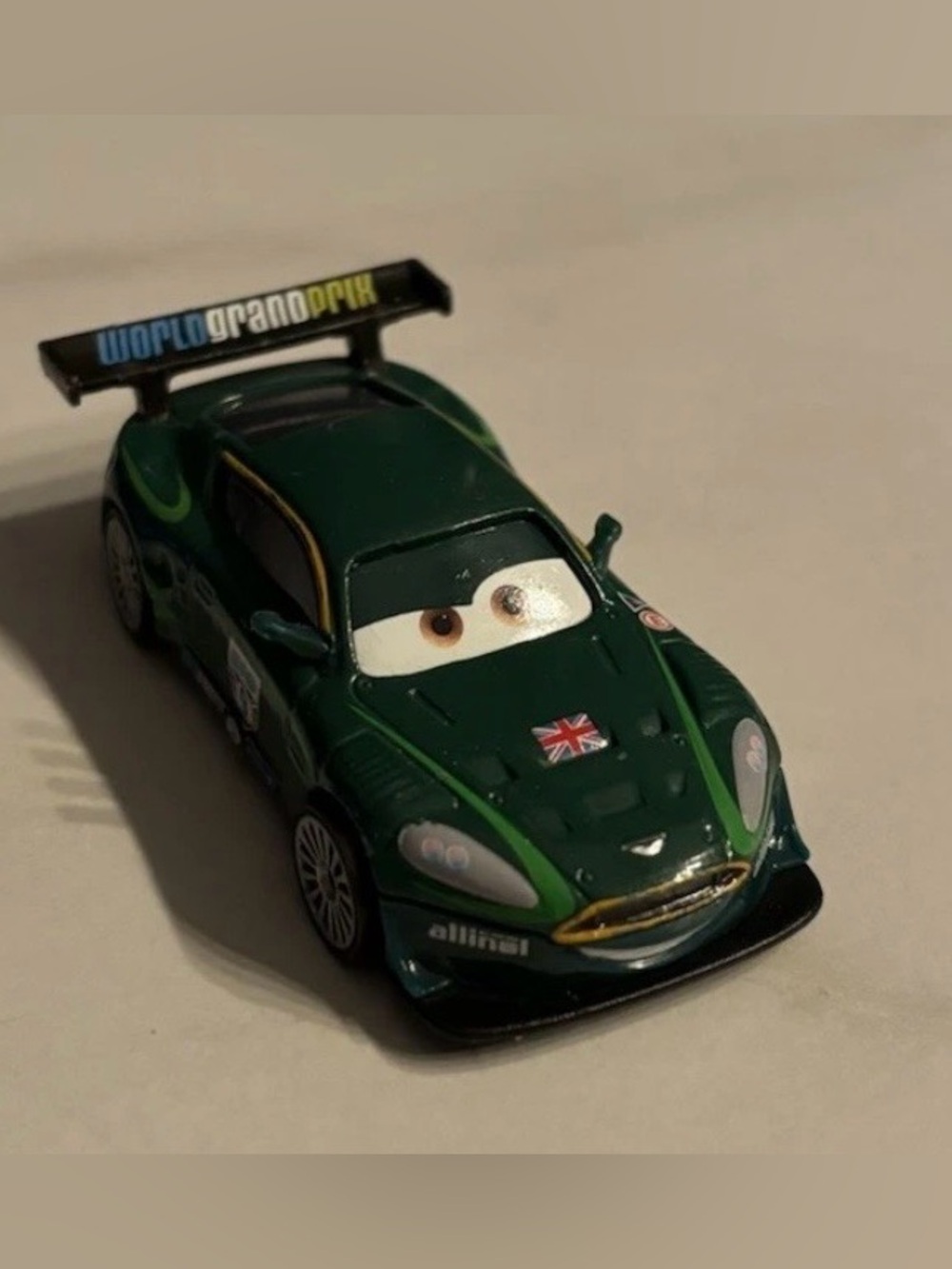 Disney Pixar Cars - NIGEL GEARSLEY  - 1:55 Diecast